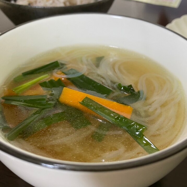 節約ヘルシー◎ニラとにんじんの春雨スープ